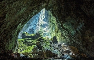 Tours of world's largest cave Son Doong resume