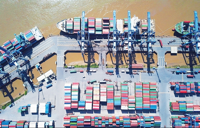 Asian giants retain grip of Vietnamese logistics sector