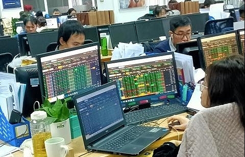 shares edge higher on bank stocks