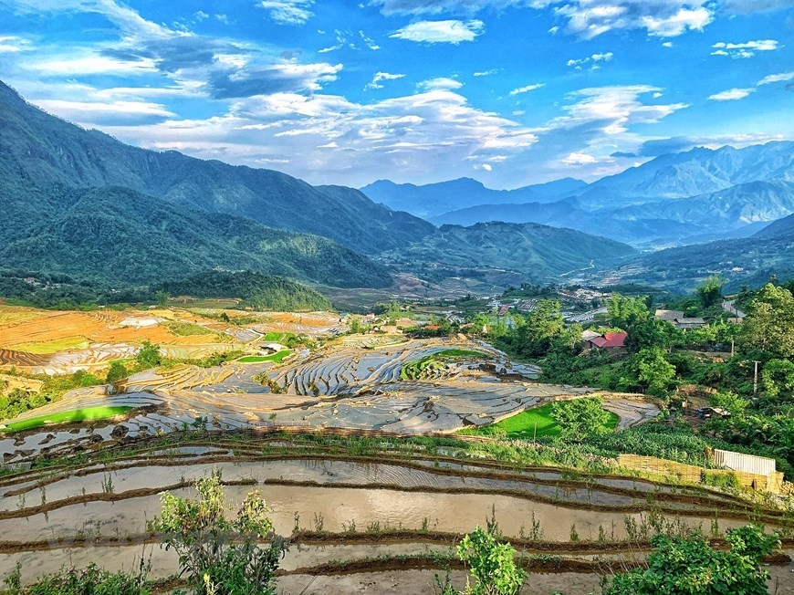 y ty rice terraces in pouring water season photos