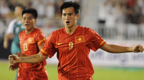 cong vinh scores hat trick in macau 6 0 win