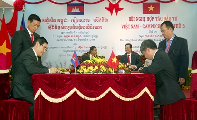 Vietnam, Cambodia hold 3rd investment promotion conference