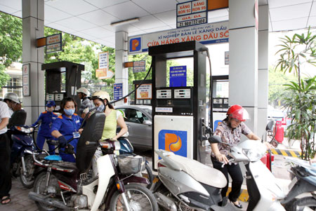 fuel traders petition ministry for another petrol price hike