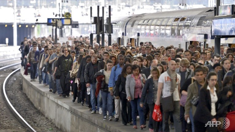 france suffers more travel chaos as rail workers strike