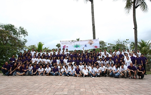 roche employees walk united to improve vietnamese childrens lives