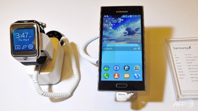 samsung unveils new tizen smartphone