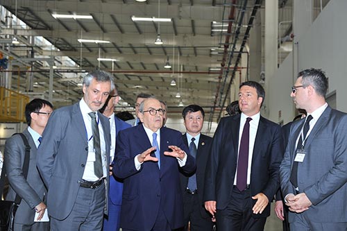 italian prime minister matteo renzi visits vietnam based ariston plant