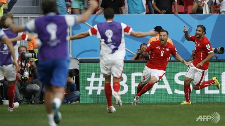 world cup seferovic gives swiss last gasp win over ecuador