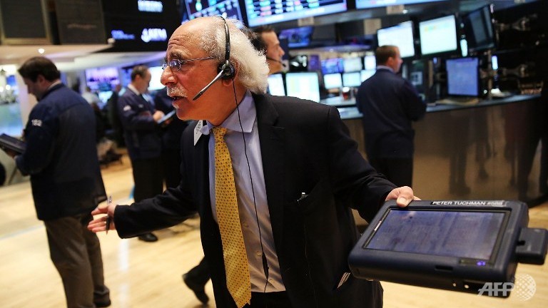 sp 500 hits new record after fed stays policy course