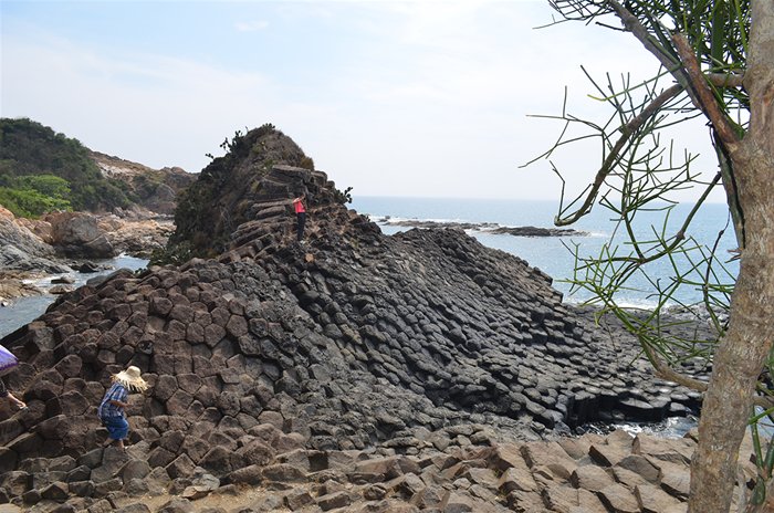 a weird and thrilling formation of columnar basalt