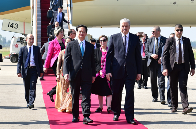 pm begins tour to algeria