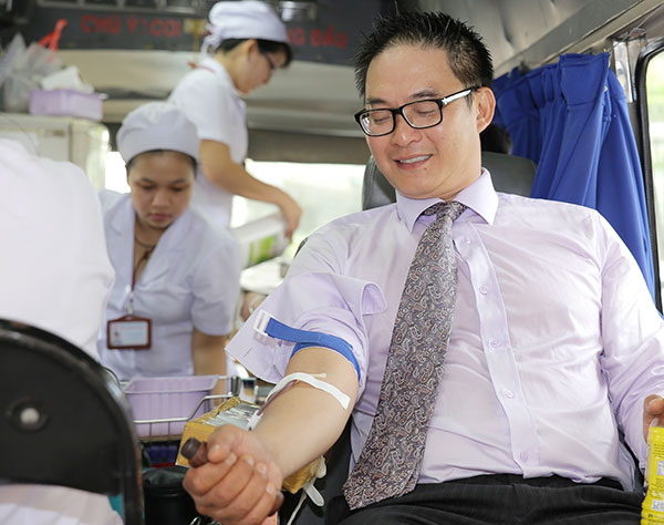 Manulife Vietnam celebrates 16th anniversary with blood donation campaign