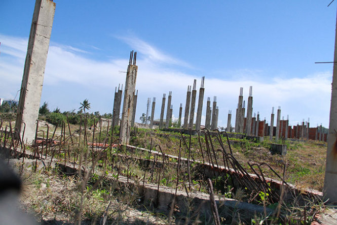 unfinished resorts occupy beaches in vietnams da nang despite ultimatum