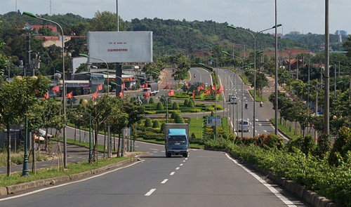 200km section of vietnam highway to have six toll stations by year end