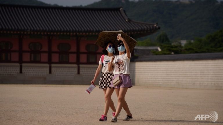 south korea says mers outbreak shows signs of subsiding