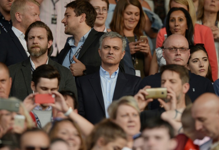 Old Trafford gives Mourinho raucous welcome