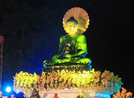 four ton buddha statute on display in danang