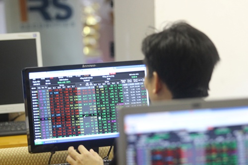 vietnam stocks suffer after oil price drop