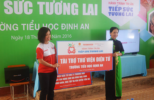 Nguyen Kim ramps up community support