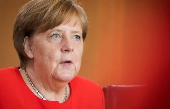 merkel offers macron concessions on eurozone reforms