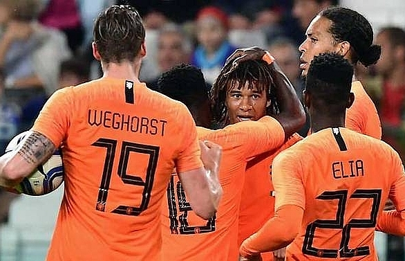 Ake strike hands Dutch 1-1 draw against 10-man Italy