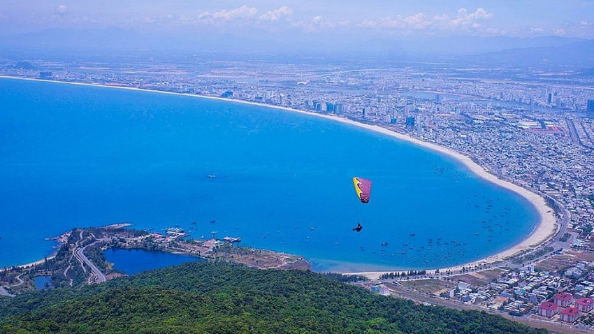 nearly 100 paragliders to fly at da nang competition