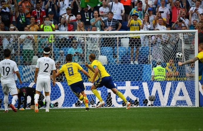 VAR penalty gives Sweden a narrow win over South Korea