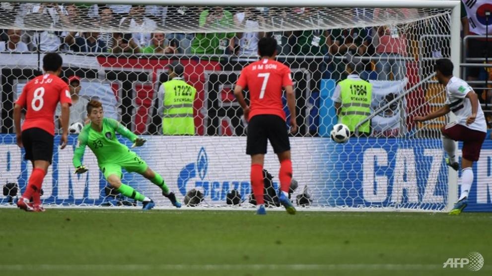 mexico beat south korea 2 1 to edge towards world cup last 16