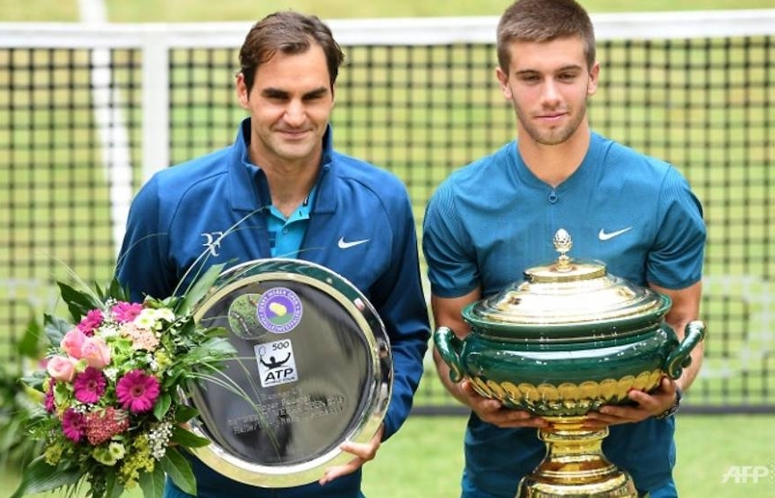 Federer loses top spot and chance of 10th Halle title in Coric shock
