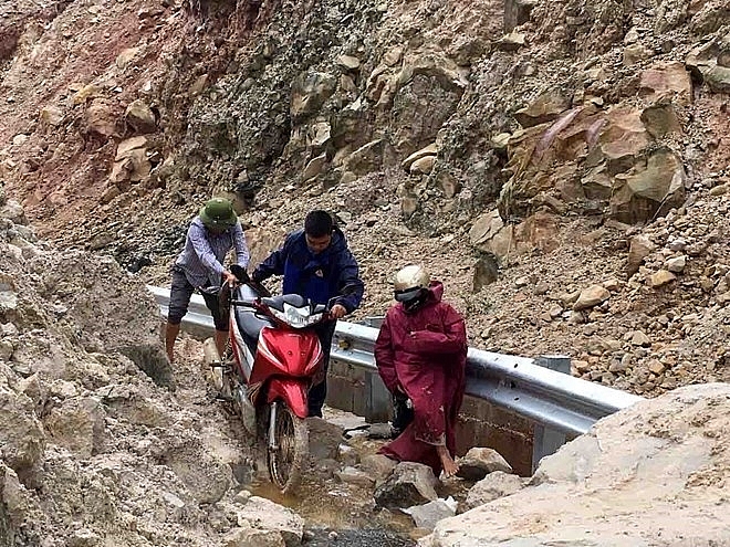 floods landslides in northern provinces claim 15 lives
