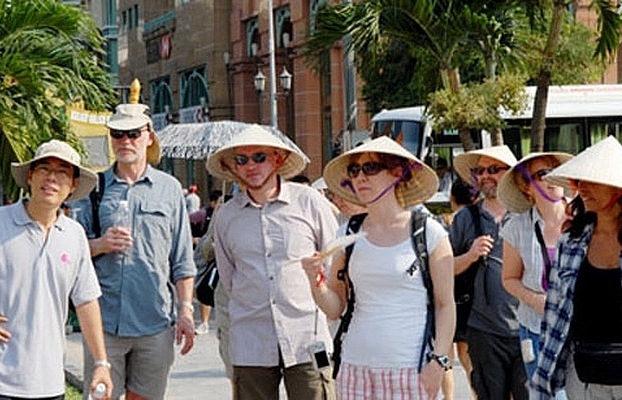 foreign tourists happy with vietnams visa exemption policy