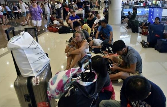 Bali shuts airport after volcanic eruption