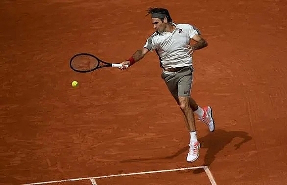 federer marks record 400th grand slam match with victory
