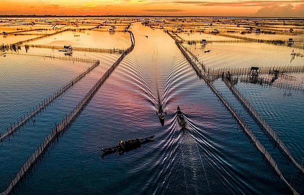 discovering magnificent sunrise of chuon lagoon