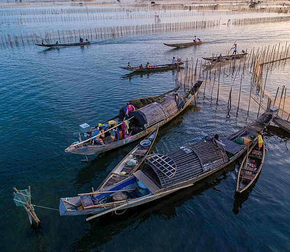 discovering magnificent sunrise of chuon lagoon