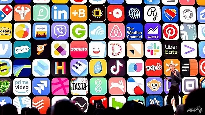 developers sue apple over app store fees