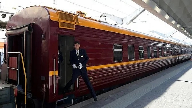 russia opens first arctic train service