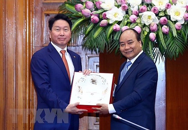 vietnam welcomes sk groups investment pm