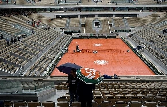 Roland Garros chiefs won't rule out finals shift after washout