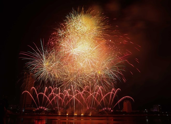 brazil belgium debut at da nang intl fireworks festival