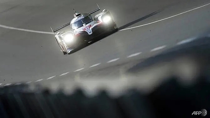 toyota set pace as 24 hours of le mans starts