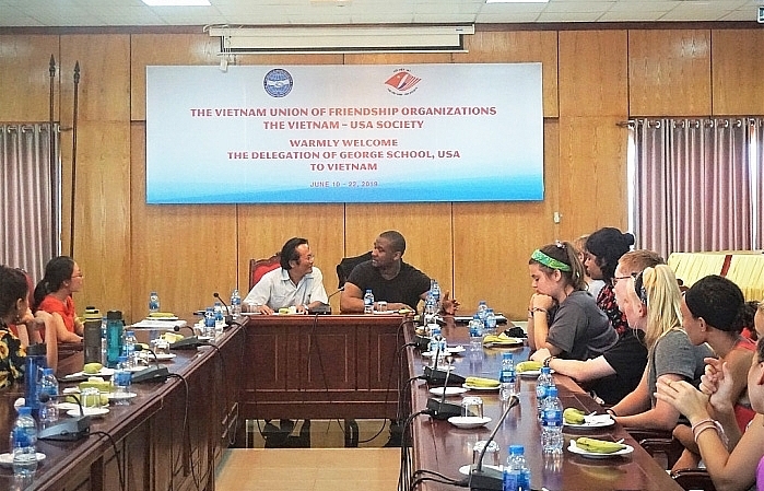 US school’s delegation visits Vietnam