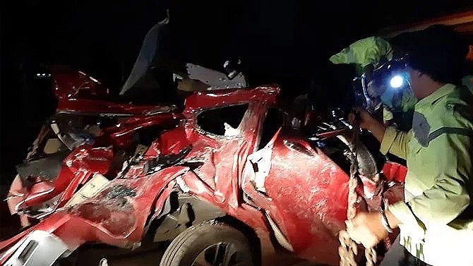 12 killed in indonesia bus crash after passenger argument