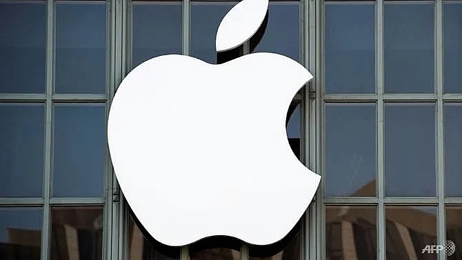apple recalls macbook pros over battery fire risk
