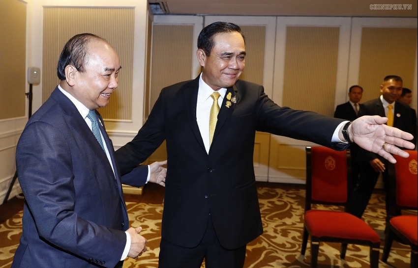 PM Phuc meets Thai counterpart, Indonesian President in Bangkok