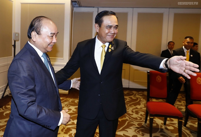 pm phuc meets thai counterpart indonesian president in bangkok