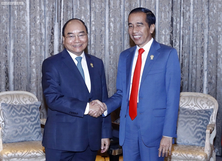 pm phuc meets thai counterpart indonesian president in bangkok