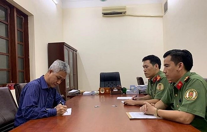 illegal foreign tour guides found in quang ninh