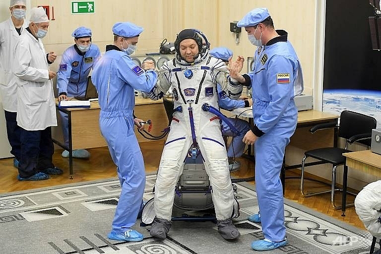russian north american astronauts to return to earth