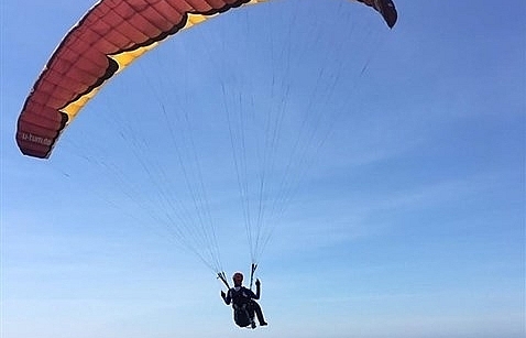 Korean athlete wins int’l paragliding champs on Ly Son island